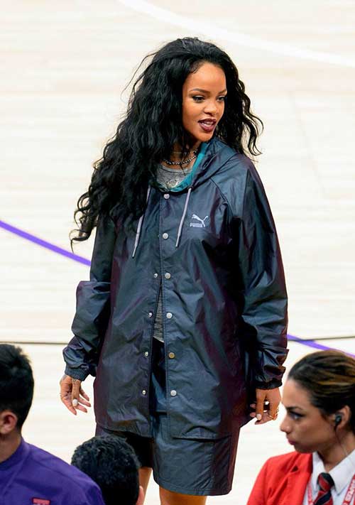 Más de 15 Rihanna pelo rizado largo