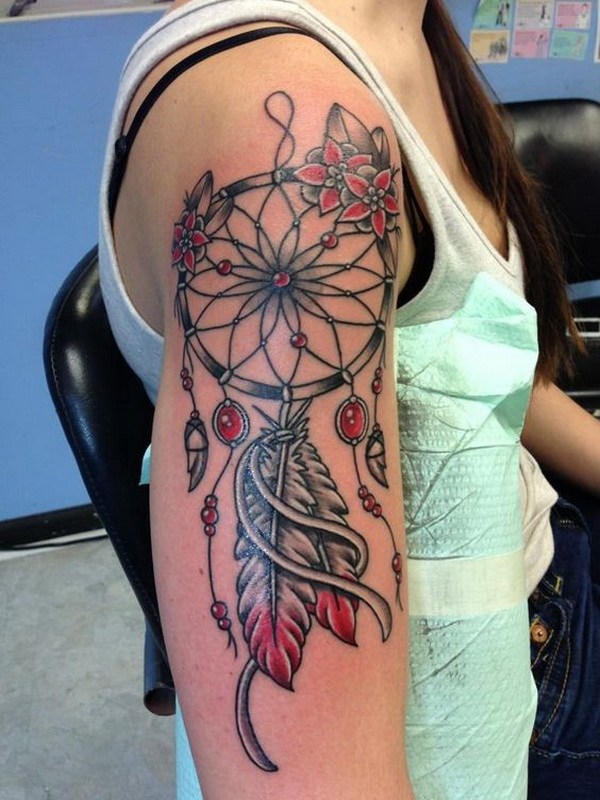 Diseño de tatuaje brazo dreamcatcher.  . 