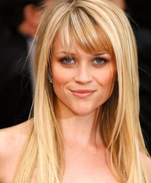 reese witherspoon pelo largo con flequillo 