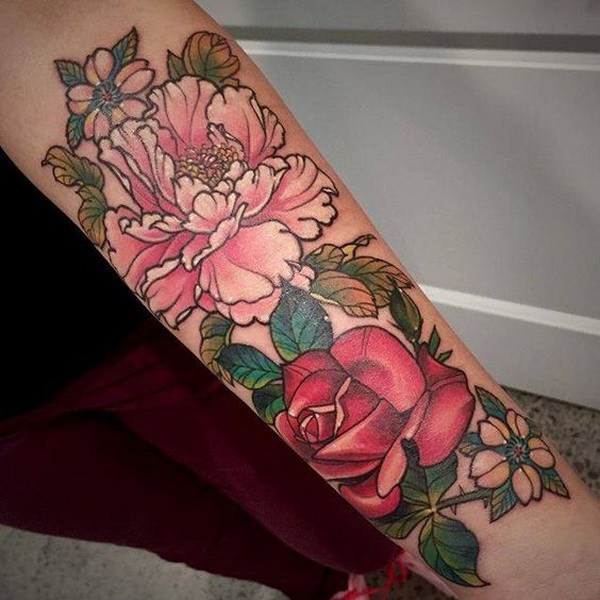 Peony y Rose Tattoo en el antebrazo. ¡Qué idea genial de diseño de tatuaje!  Me encanta!  Este será mi próximo diseño de tatuaje.  a través de https://forcreativejuice.com/awesome-forearm-tattoo-designs/ 