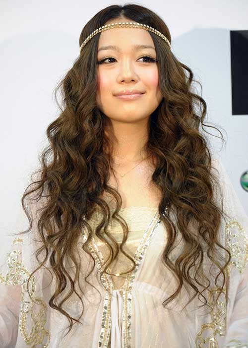 Peinados asiáticos largos ondulados 