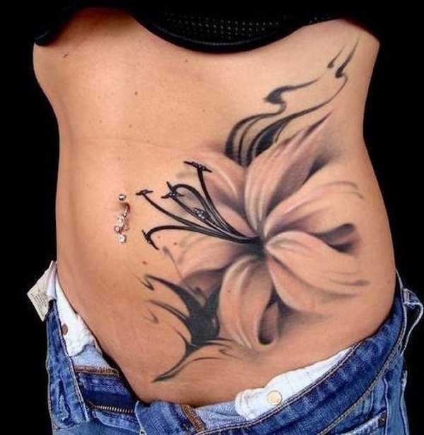 Impresionante White Lily Tattoo en el estómago.  a través de forcreativejuice.com 