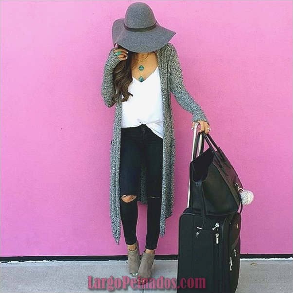Airport-fashion-outfits-to-travel-in-style-30