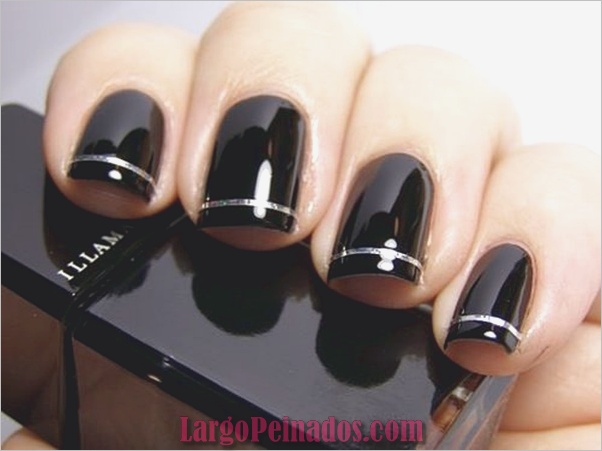 20 elegantes diseños de arte de uñas negras para mujeres calientes