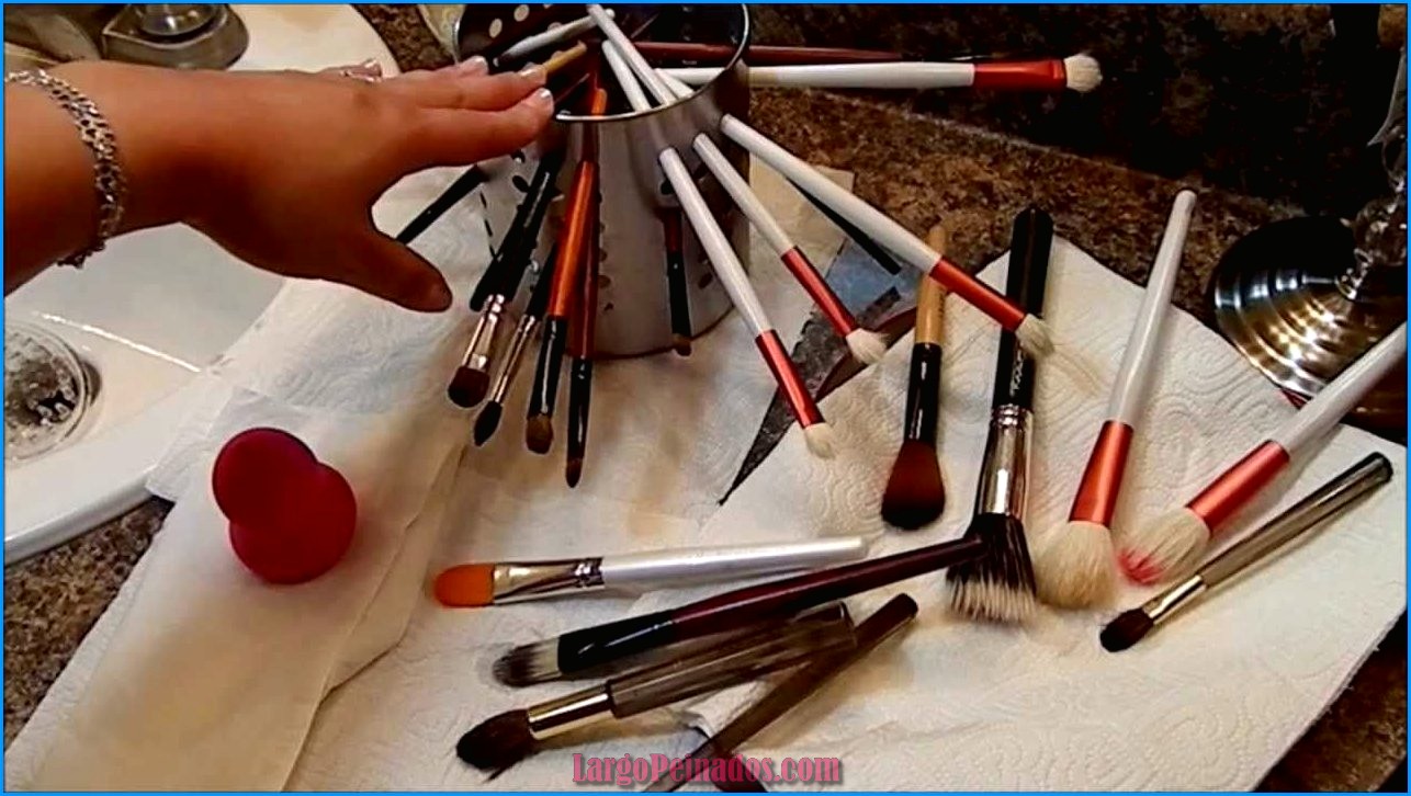 como limpiar brochas de maquillaje 5