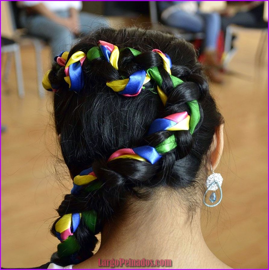 peinados con trenzas y cintas de colores 9
