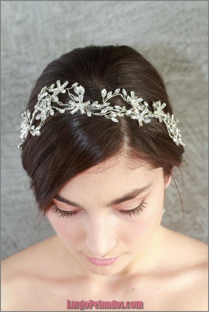 peinados de novia con tiara de flores 8