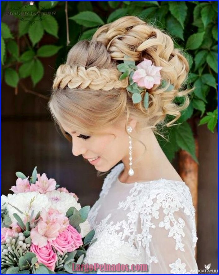 peinados de novia con tiara de flores 2