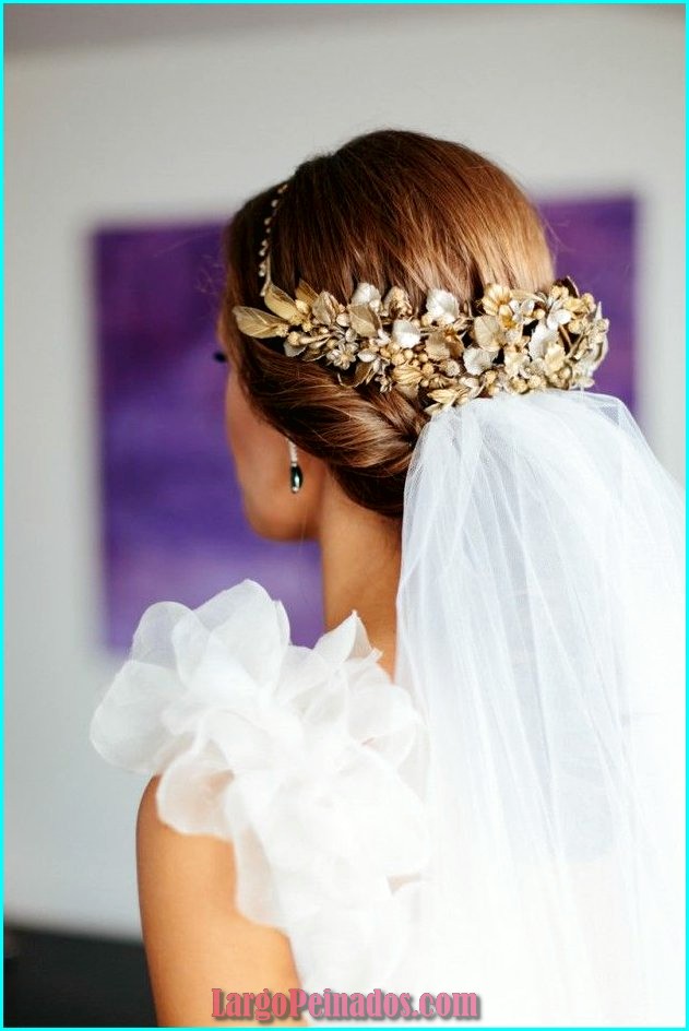 peinados de novia con tiara de flores 7