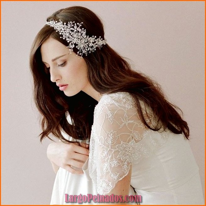peinados de novia con tiara de flores 3