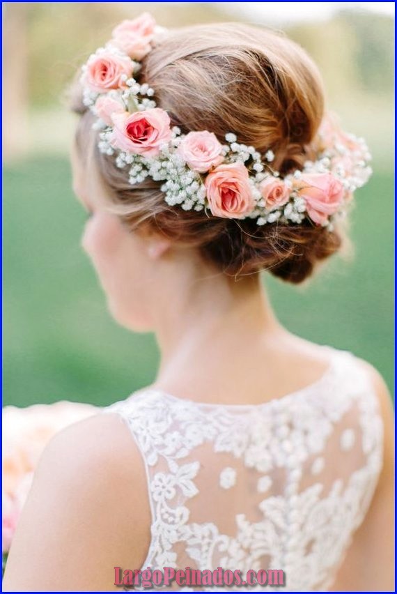 peinados de novia con tiara de flores 28