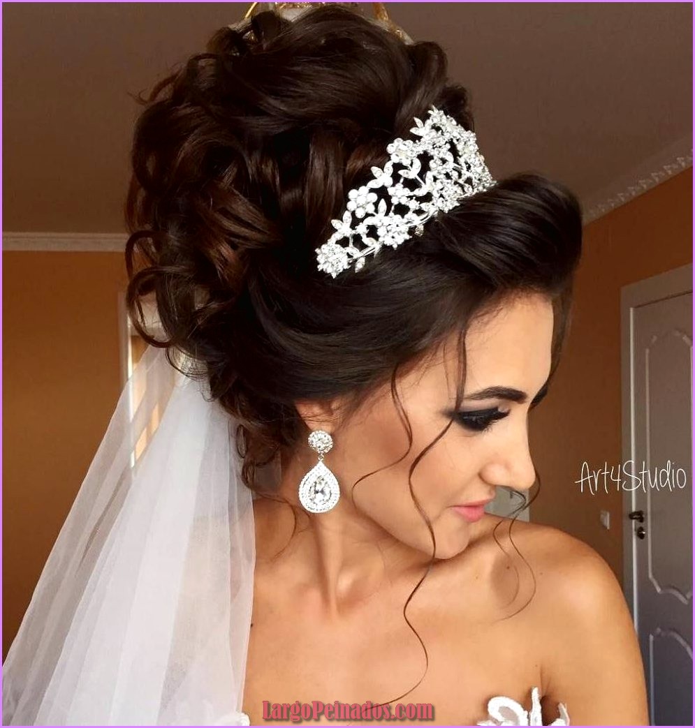 peinados de novia con tiara 21