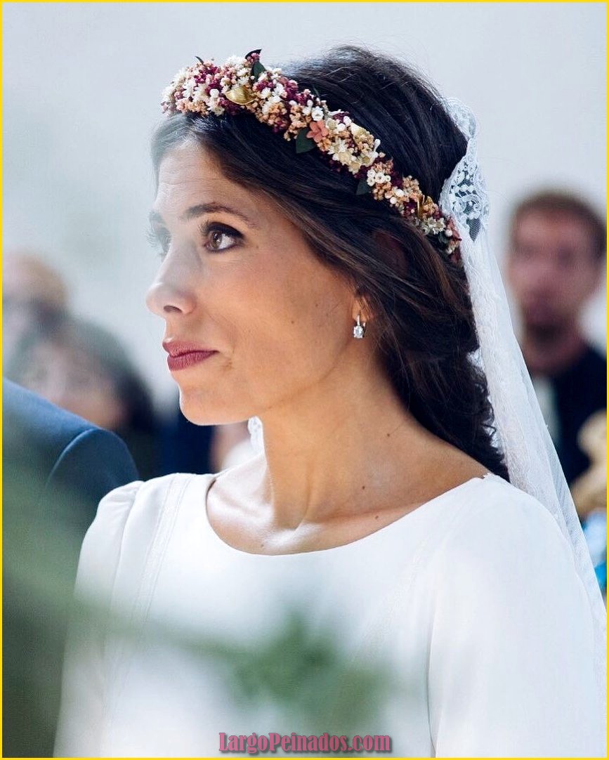 peinados de novia con corona de reina 9