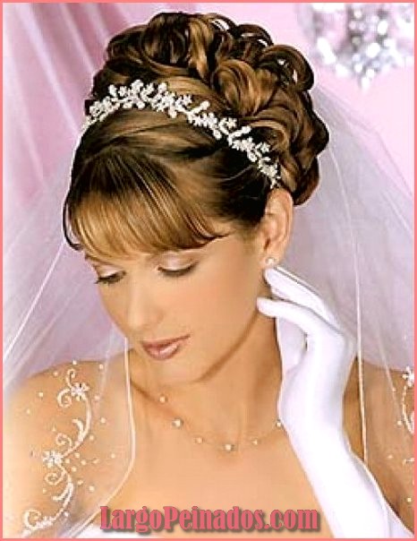 peinados de novia con velo largo y tiara 13