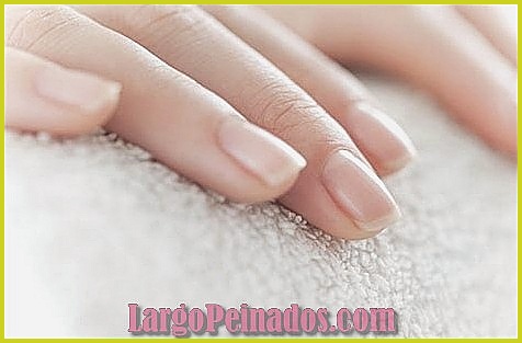 Cómo remover diseños de uñas sin dañar las uñas naturales