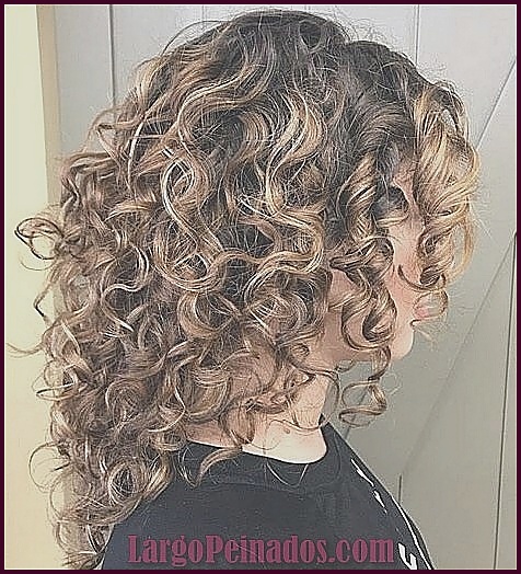 Cortes de pelo asimétricos para cabello rizado