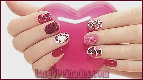 Inspírate con diseños de uñas de celebridades: elegantes y llamativos