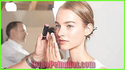 Los imprescindibles en tu kit de maquillaje para principiantes