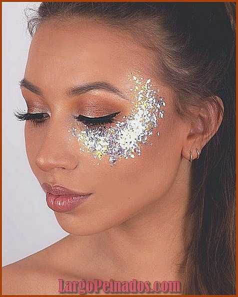 Maquillaje con glitter: tips para un look luminoso y deslumbrante