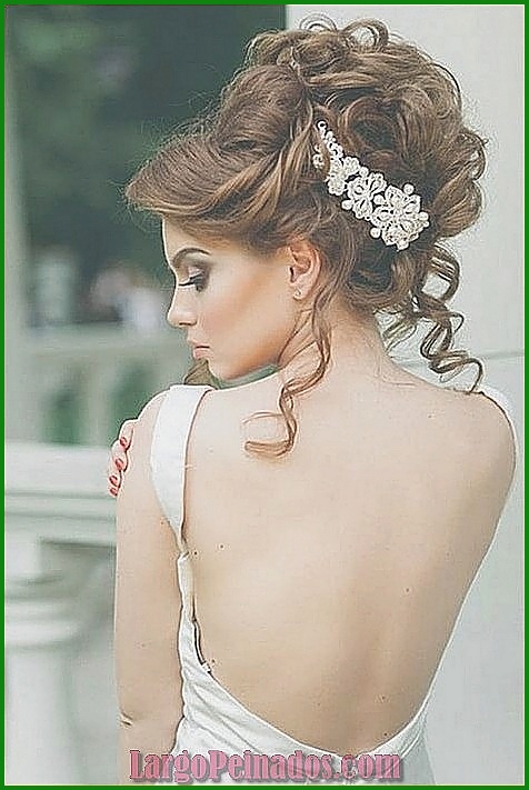 Peinados de novia con flores naturales