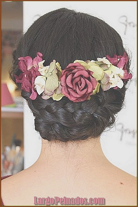 Peinados de novia con flores naturales